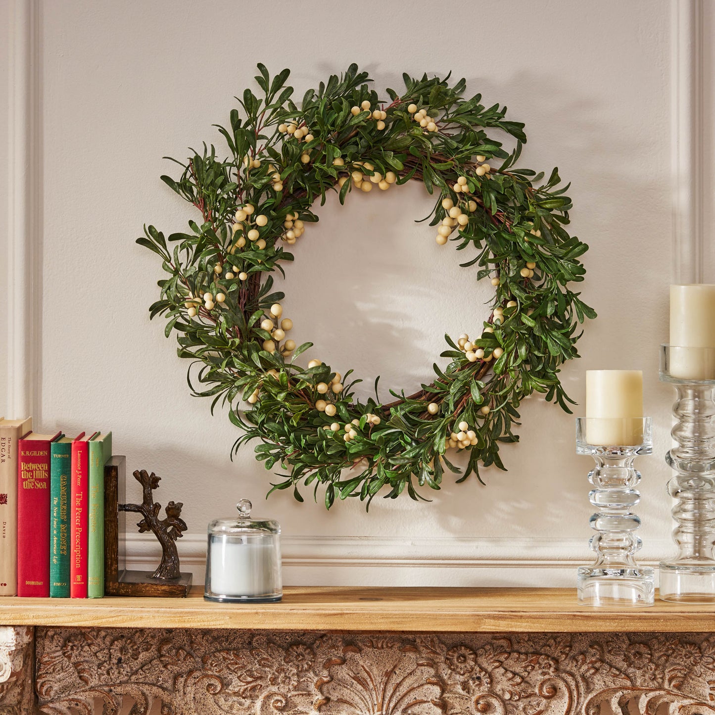 26" PINENEEDLE WREATH WITH BALL